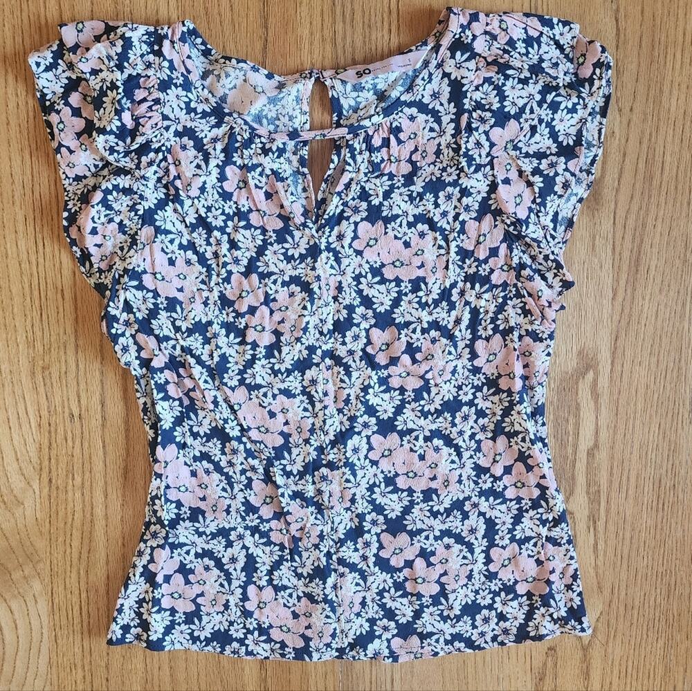 SO Junior's Blue Floral Crewneck Keyhole Flutter Sleeve Pullover Blouse Small S